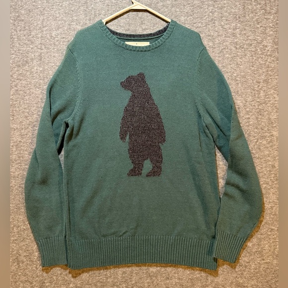 urban pipeline Other - Urban Pipeline sweater mens Large green Bear Graphic knit soft warm crewneck NWT